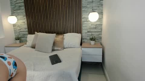 Snapshot of yulievans chatting on 01.21.25 yulievans online show from 01.21.25