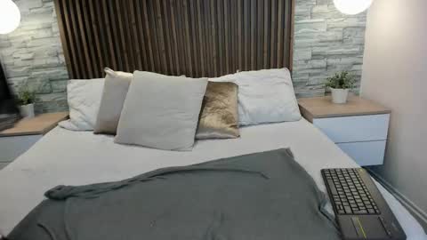 Snapshot of yulievans chatting on 01.21.25 yulievans online show from 01.21.25