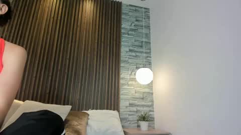 Snapshot of yulievans chatting on 01.22.25 yulievans online show from 01.22.25