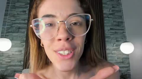 Snapshot of yulievans chatting on 01.23.25 yulievans online show from 01.23.25