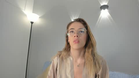 Snapshot of yulievans chatting on 01.28.25 yulievans online show from 01.28.25