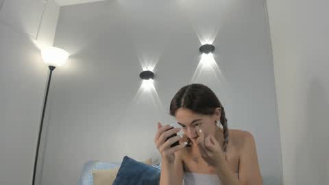 Snapshot of yulievans chatting on 01.29.25 yulievans online show from 01.29.25