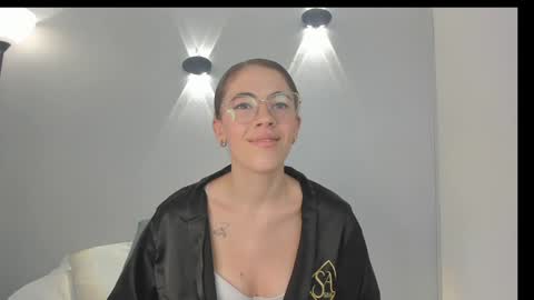 Snapshot of yulievans chatting on 02.03.25 yulievans online show from 02.03.25