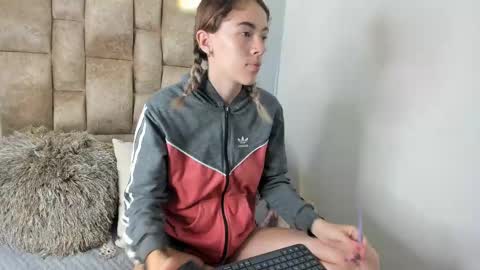 Snapshot of yulievans chatting on 03.06.25 yulievans online show from 03.06.25