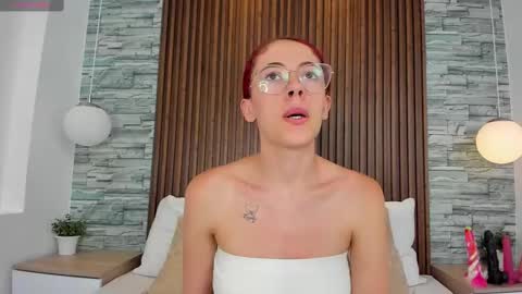 Snapshot of yulievans chatting on 10.03.25 yulievans online show from 10.03.25