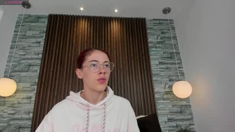 Snapshot of yulievans chatting on 10.15.25 yulievans online show from 10.15.25