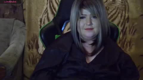 Snapshot of yuliiared chatting on 11.30.25 yuliiared online show from 11.30.25