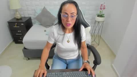 Y U L I T Z A online show from 11.19.25