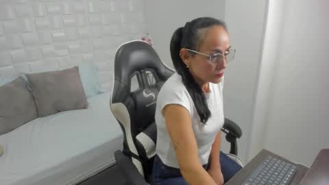 Y U L I T Z A online show from 11.24.25