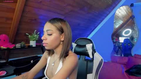 yumi_hanna online show from 12.15.25