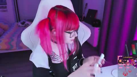 Yumi 3 online show from 11.25.25