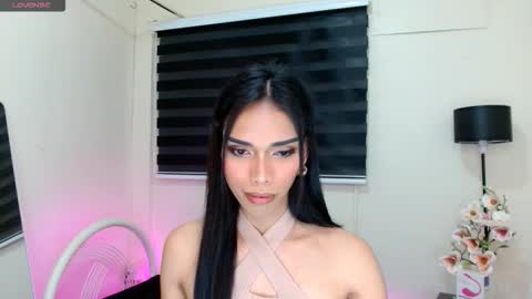 Snapshot of yumieholly chatting on 09.26.25 yumieholly online show from 09.26.25