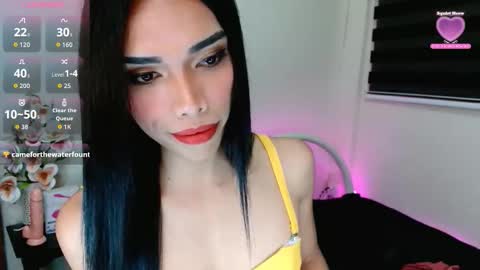 Snapshot of yumieholly chatting on 10.11.25 yumieholly online show from 10.11.25