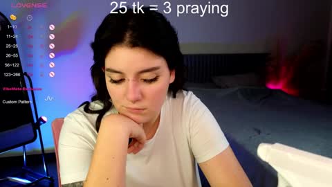 Snapshot of yumiyammy chatting on 12.18.24 YumemiyaYumi online show from 12.18.24