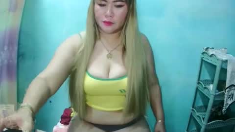 Snapshot of yummy_via chatting on 02.13.26 yummy_via online show from 02.13.26