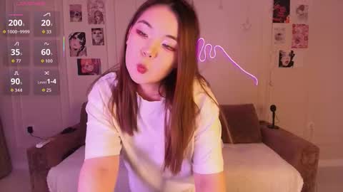 Snapshot of yummy_yuna chatting on 11.22.25 Yumi online show from 11.22.25