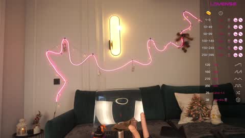 Snapshot of yummyik chatting on 12.21.24 Yummy online show from 12.21.24