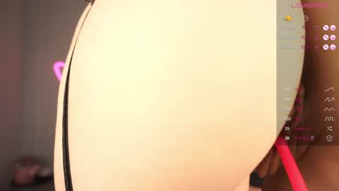 Snapshot of yummyik chatting on 02.07.25 Yummy online show from 02.07.25