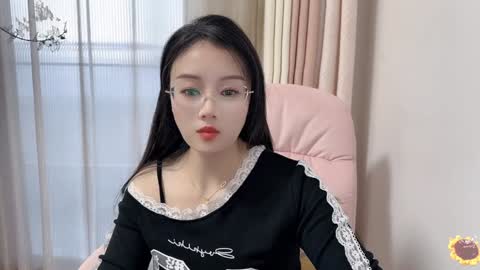 Snapshot of yuner0715 chatting on 12.07.24 YunEr online show from 12.07.24