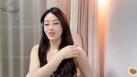 Snapshot of yuner0715 chatting on 12.12.24 YunEr online show from 12.12.24