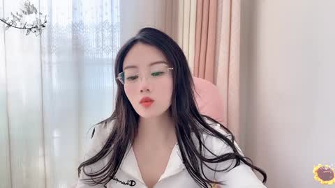 Snapshot of yuner0715 chatting on 12.14.24 YunEr online show from 12.14.24