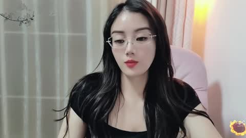 Snapshot of yuner0715 chatting on 12.16.24 YunEr online show from 12.16.24