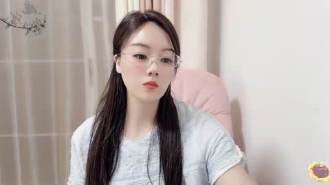 Snapshot of yuner0715 chatting on 01.19.25 YunEr online show from 01.19.25