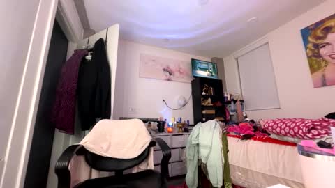 Snapshot of yungfemslut chatting on 01.19.26 BbyTSSLut online show from 01.19.26