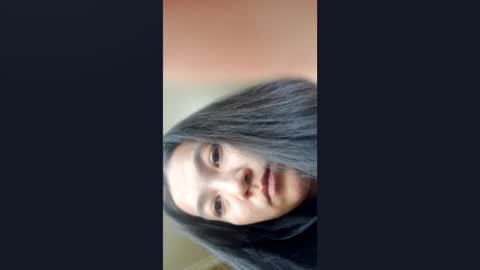 Snapshot of yuonneaquilar chatting on 10.29.25 Yuna online show from 10.29.25