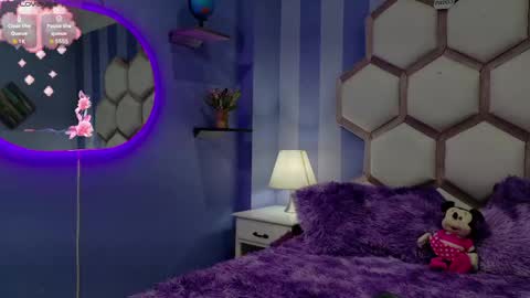 Snapshot of yvi_taylor chatting on 05.19.26 yvi online show from 05.19.26