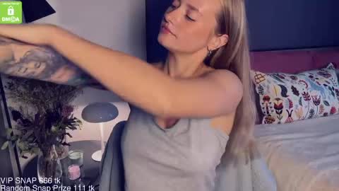 Snapshot of yvie_ chatting on 01.15.25 The Queen Bitch of the United Kingdom online show from 01.15.25