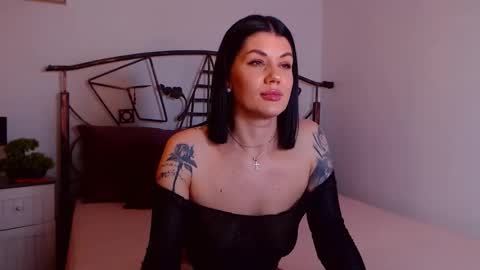 I V Y   online show from 01.16.26