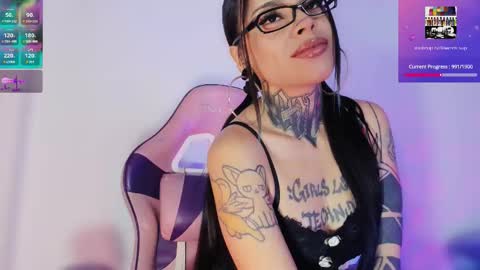 Snapshot of z_e_t_h_a chatting on 09.30.25 tazzie online show from 09.30.25