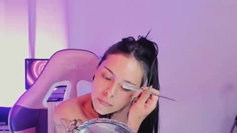 Snapshot of z_e_t_h_a chatting on 10.31.25 tazzie online show from 10.31.25