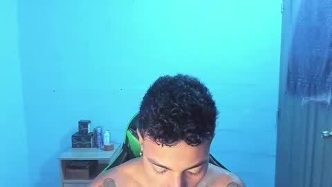 Snapshot of zafirocum chatting on 12.04.25 BiG Zafiro online show from 12.04.25