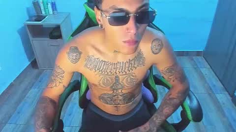 Snapshot of zafirocum chatting on 12.16.25 BiG Zafiro online show from 12.16.25