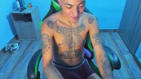 Snapshot of zafirocum chatting on 12.22.25 BiG Zafiro online show from 12.22.25