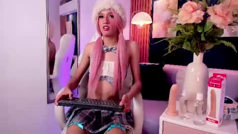 Snapshot of zaira_foox chatting on 06.14.26 Zaira online show from 06.14.26