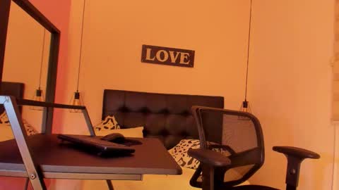 Snapshot of zairaa_black chatting on 11.24.25 Zaira online show from 11.24.25