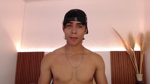 Snapshot of zander_2120 chatting on 12.05.24 Zander online show from 12.05.24