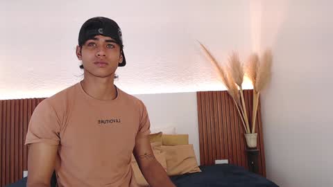 Snapshot of zander_2120 chatting on 12.06.24 Zander online show from 12.06.24