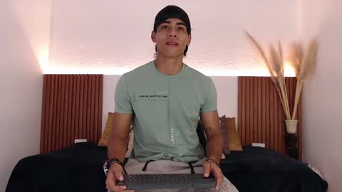 Snapshot of zander_2120 chatting on 12.21.24 Zander online show from 12.21.24