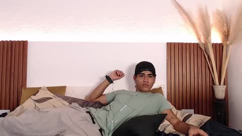 Snapshot of zander_2120 chatting on 12.21.24 Zander online show from 12.21.24