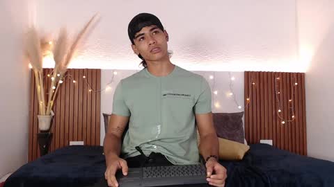 Snapshot of zander_2120 chatting on 12.24.24 Zander online show from 12.24.24