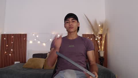 Snapshot of zander_2120 chatting on 12.29.24 Zander online show from 12.29.24