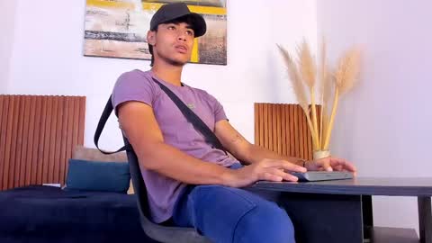 Snapshot of zander_2120 chatting on 09.19.25 Zander online show from 09.19.25