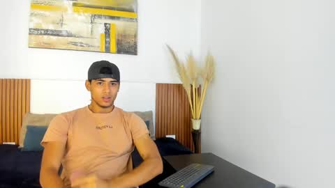 Snapshot of zander_2120 chatting on 10.08.25 Zander online show from 10.08.25