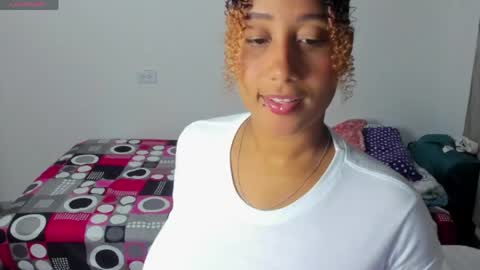 Snapshot of zandra_kiman chatting on 04.14.26 Zandra online show from 04.14.26