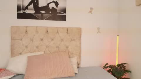 Snapshot of zaracampbell chatting on 06.19.26 Zara online show from 06.19.26