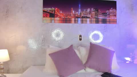 ZaraQuiinn online show from 12.19.25